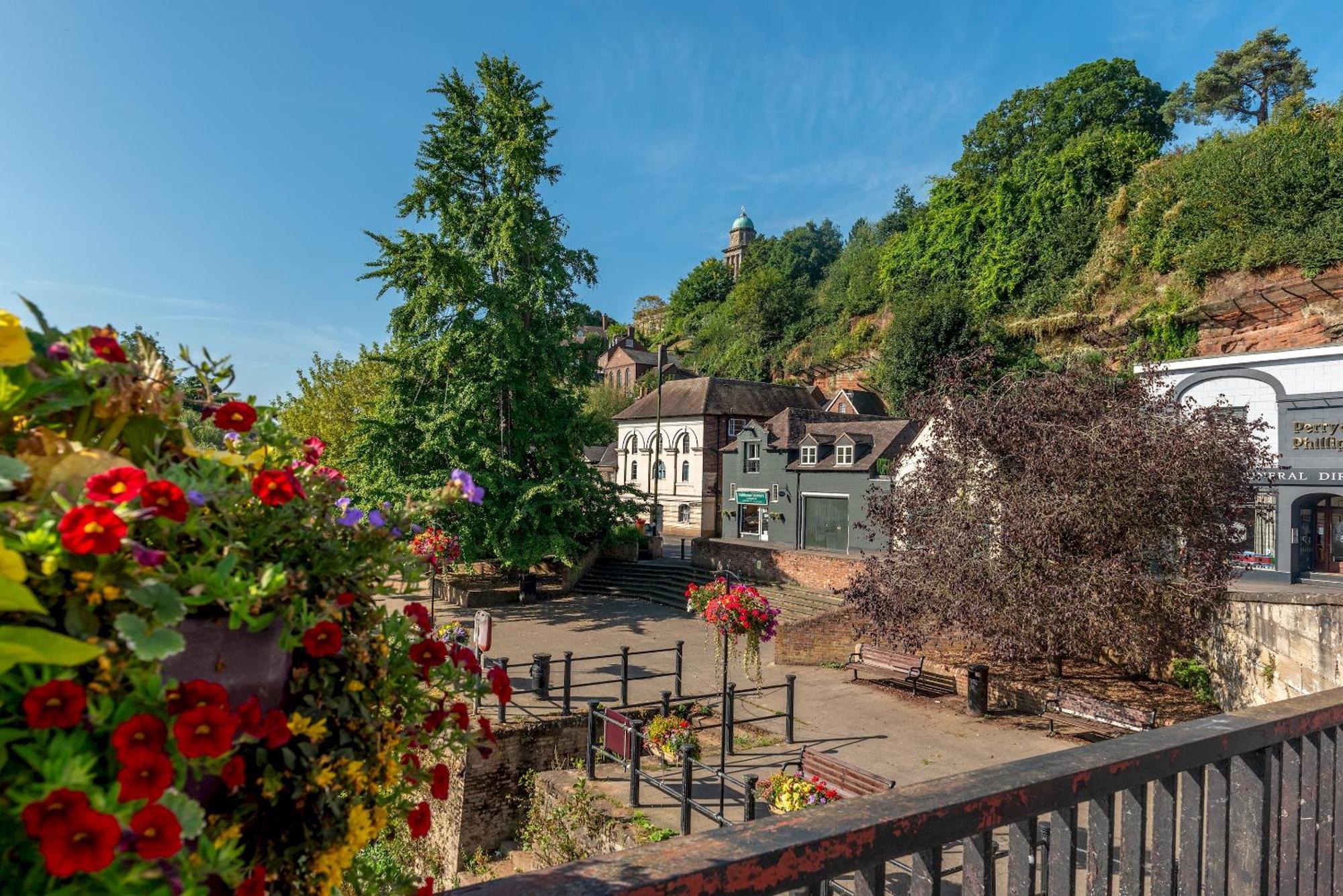 Вилла William Oakes House Georgian House Garden Pass The Keys Бриджнорс Экстерьер фото