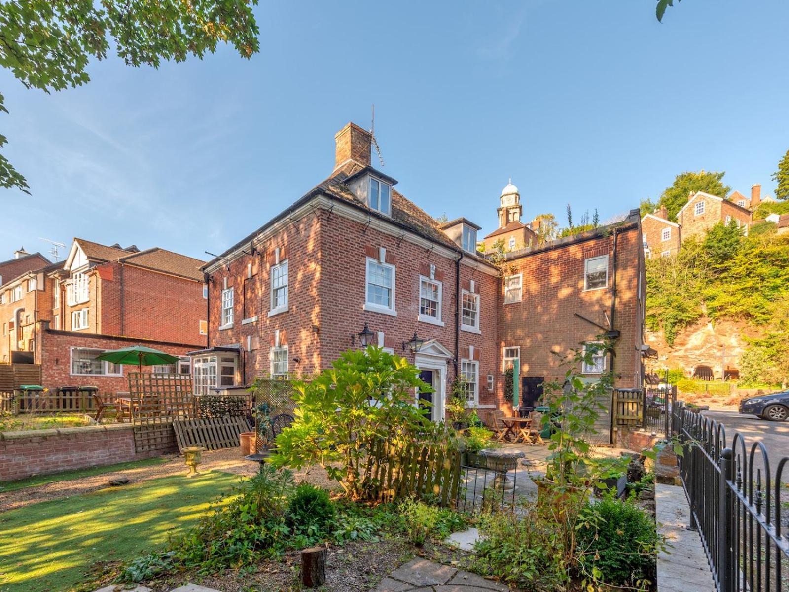 Вилла William Oakes House Georgian House Garden Pass The Keys Бриджнорс Экстерьер фото